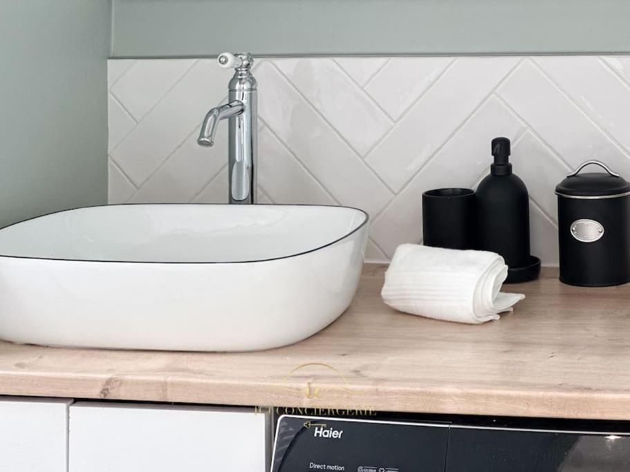 Le Petit Saint Louis Apartment Versailles Ngoại thất bức ảnh